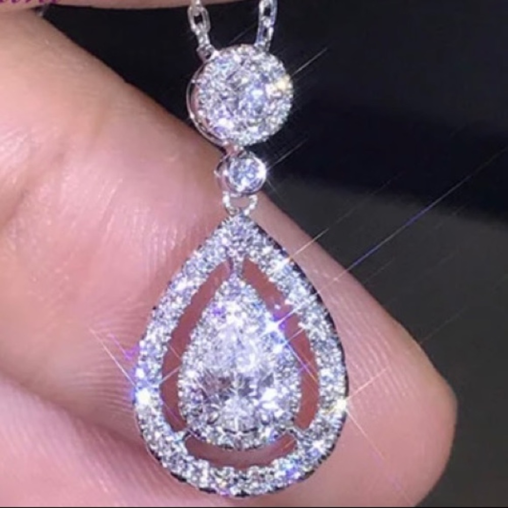 Material: 925 Sterling Silver
Condition: New
Available Colors: White